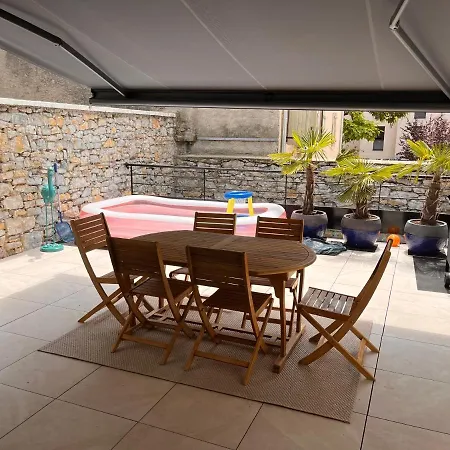 Maison De - & Montagnes Casa de Férias Aix-les-Bains